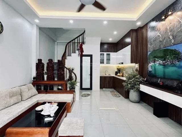 Giảm sốc 300tr nhà đẹp đón tết đường Ngọc Lâm chỉ 6 tỷ 44 m2, Nhà siêu thoáng, ô tô đỗ gần