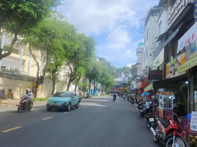 Giảm sâu 2 tỷ, nhà 3 tầng sát MT Sư Vạn Hạnh, rộng 4.5m sổ vuông đẹp, 5PN có phòng ở trệt, bán gấp