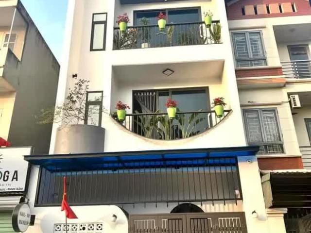 Giảm sâu 2.5 tỷ Bán đất tặng nhà khu TĐC Thạch Bàn, Vỉa hè oto tránh, 4 Tầng dân xây siêu đẹp