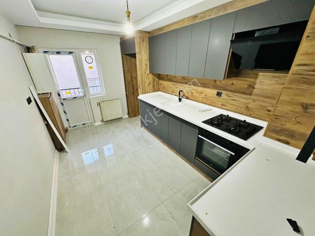 Gimsa Yanı 3+1 Ultra Lüks Yapılı 2. Ara Katta Ön Cephe Daire