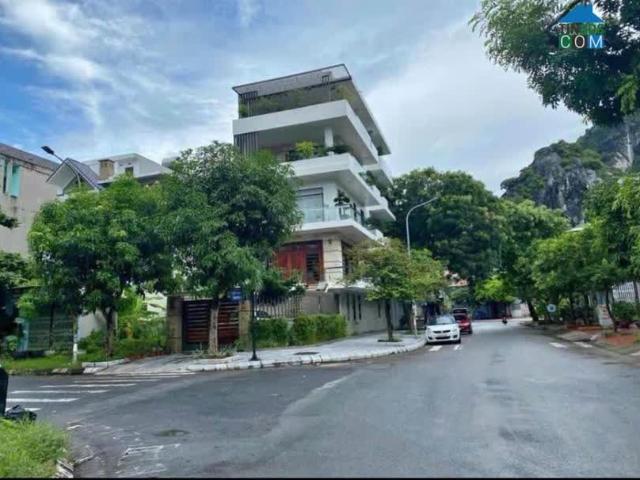 Gia đình bán căn nhà xây cực kì tâm huyết. Gần bãi tắm cột 8, Hạ Long căn góc 2 mặt tiền