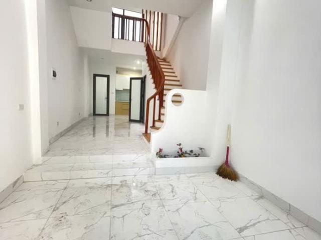 Gia Đình Cần Tiền Bán Gấp Nhà Tại Quang Trung Yên Nghĩa Hà Đông, DT 39m2 nhích 5 Tỷ