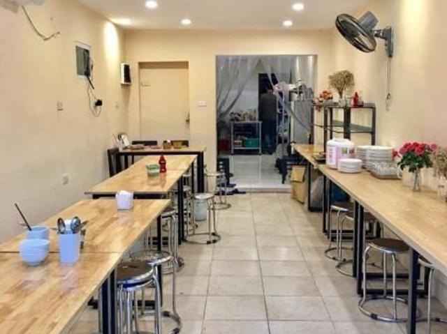 Gia Đình cần Bán gấp nhà hàng, đang kinh doanh sầm uấ