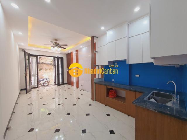 Gia đình cần bán nhà thuỵ phương, ô tô, ở ngay, 37m2, 3.5m chỉ 3 tỷ