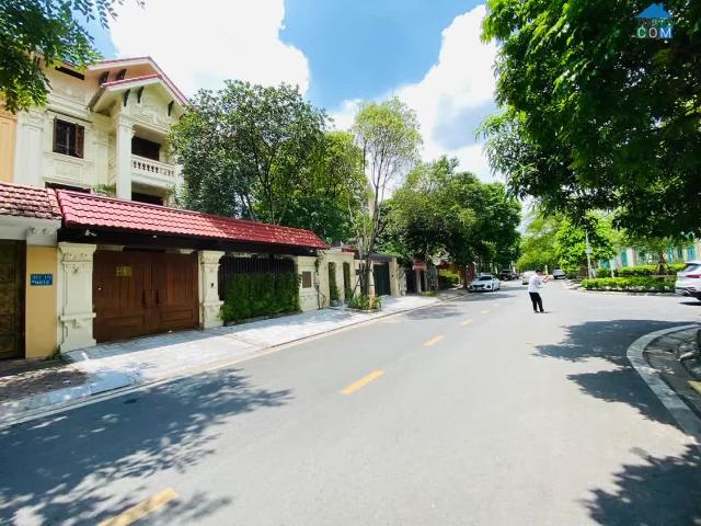 Giá rẻ nhất! BT đơn lập KĐT Dịch Vọng Cầu Giấy 307m 5T thang máy 90 tỷ MT15m cạnh công viên Cầu Giấy