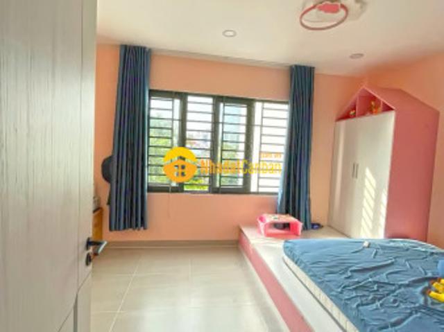 Giá tốt nhà 2 lầu mặt tiền đường số lâm văn bền, quận 7