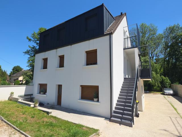 'GIANI' Charmant F2 lumineux à Claye Souilly
