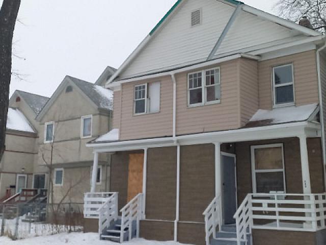 Giant 4plex For Sale! 578 580 Manitoba Ave