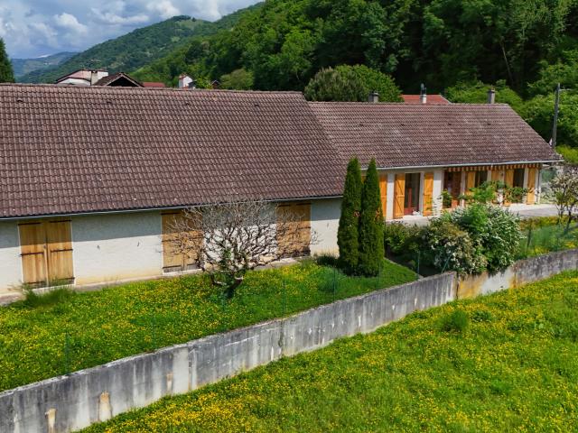 Gieres Ensemble immobilier composé de deux maisons