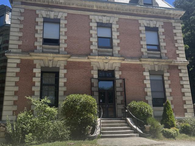 GIERES LE CHATEAU DES ARENES CHAMBRE MEUBLEE