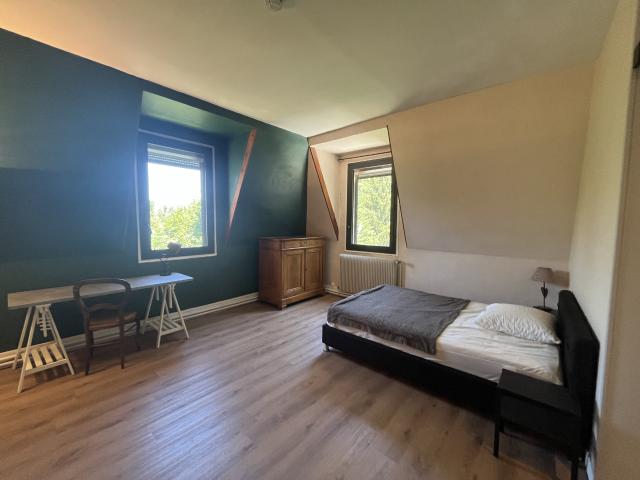 GIERES LE CHATEAU DES ARENES CHAMBRE MEUBLEE