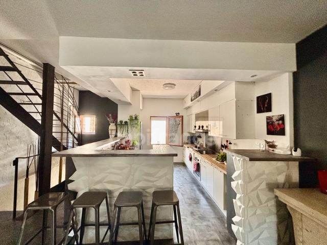 GIGEAN 34, À VENDRE MAISON DE VILLAGE RÉNOVÉE P4, SURFACE TOTALE 126 m2, TERRASSE 10 m2, GARAGE 26 m2, CENTRE VILLE