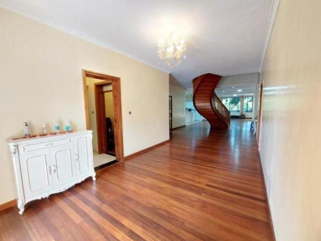 Gigiri 5 bedroom+dsq for sale price 200M