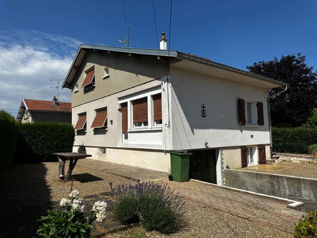 GIRONCOURT SUR VRAINE Maison familiale d'environ 120 m² sur terrain clos de 644 m²