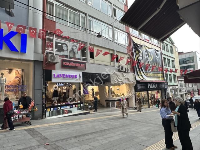 Giresun Gazi Caddesinde Satılık 2 Adet İş Hanı Katı