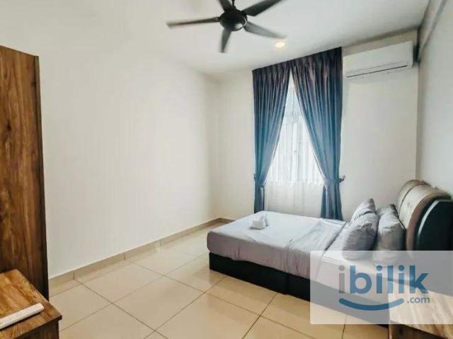 Girls House, Olive Hill. Private Bathroom