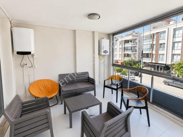 Girne Bulvarı Üzeri İşyerine Uygun 4+1 Geniş Daire