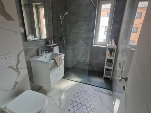 GIROC 2 Camere Etaj intermediar Zona Excelenta Loc de parcare