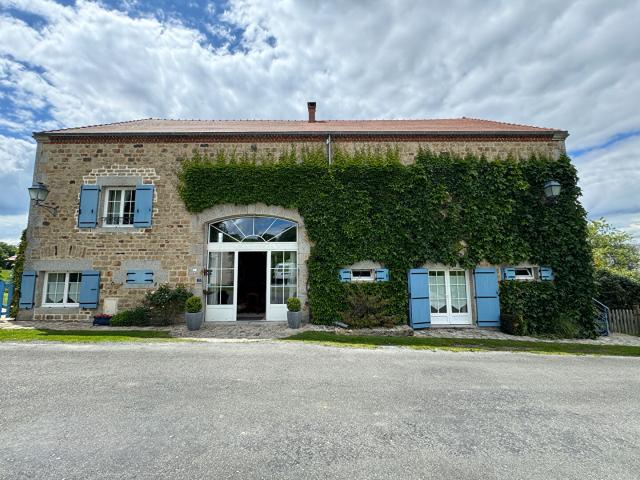 Gite Maison Jouillat 14 pièces 300 m2 avec étang