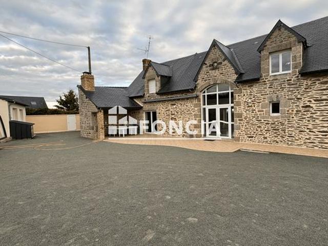 Gîte avec piscine et hangars