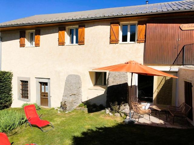 Gîte à vendre – Hautes Alpes, France | Propriété entièrement rénovée avec vue panoramique