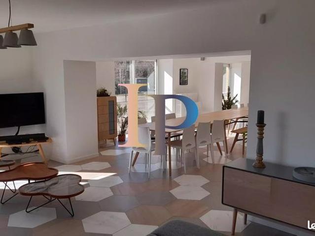 Gîte 10 pièces 320 m²