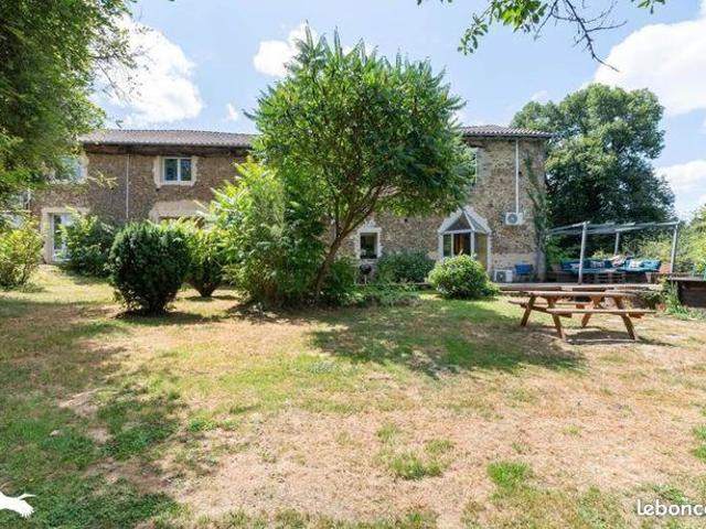 Gîte 11 pièces 370 m²