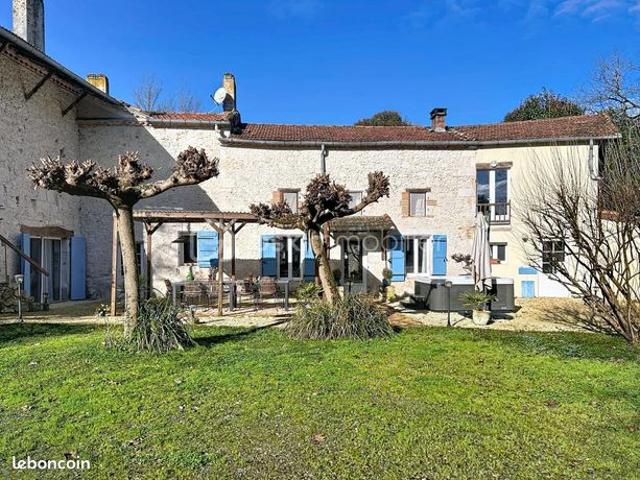 Gîte 13 pièces 472 m²