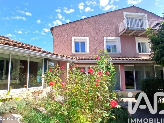 Gîte 26 pièces 575 m²