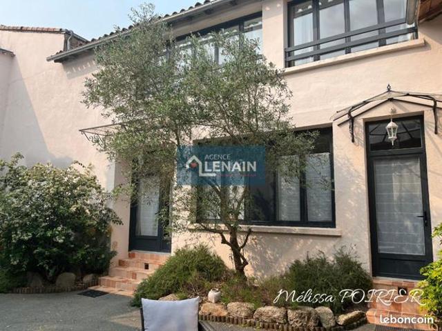 Gîte 20 pièces 373 m²
