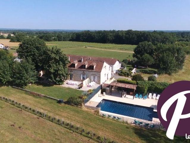 Gîte 38 pièces 850 m²