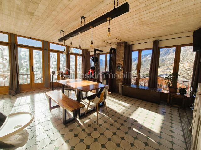GITES ET APPARTEMENT DE 240m²