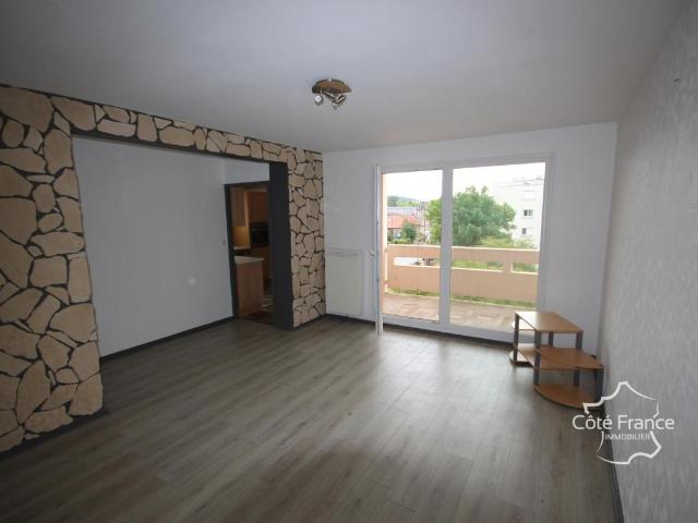 GIVET appartement de type T3 rénové, avec garage, dans une r