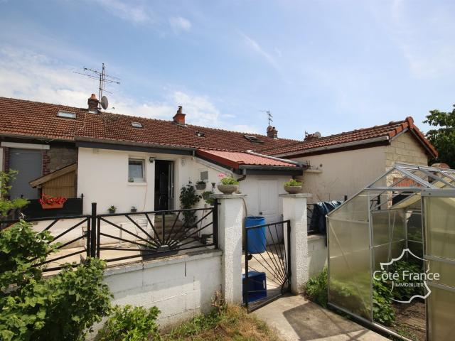 GIVET Maison d'habitation 2 chambres, louée 550 € par mois. 76m² Givet