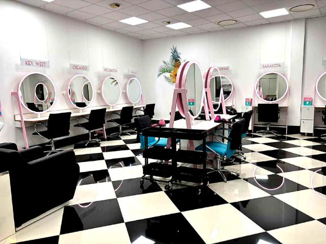 Givors – Salon de coiffure équipé – Équipe en place – CA 190 000 €