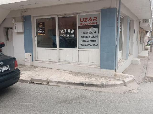 Giyoservet Cadde Üzerinde Köşe Dükkan