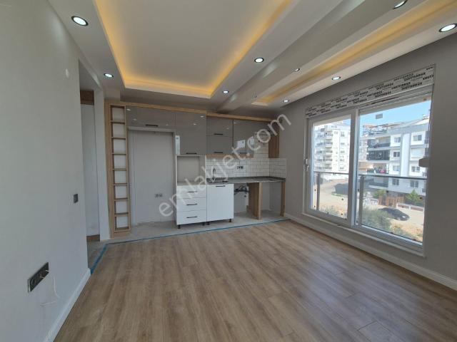 Göçerlerde Şehir Hastanesi 2 Km Havuzlu Site İçi*1+1 Daire