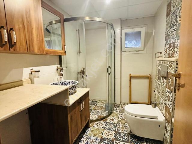 Göçmen Gayrimenkul'den Çarşı Merkezde Kiralık 3+1 Daire