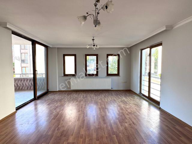 Göçmen Komutları 3+1 150m2 Havuzlu Satılık Daire