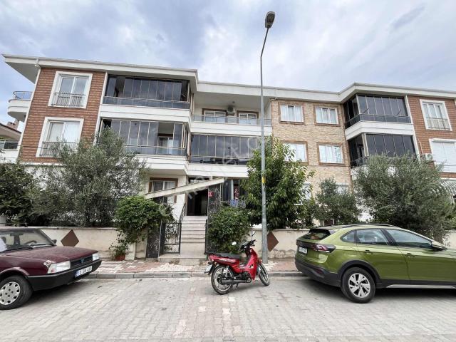 Gömeç Mithatpaşa Mahallesi Merkezi Konumda Kiralık 2+1 Daire