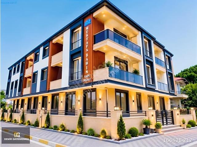 GÖMEÇ ÇAM SOKAKTA MUHTEŞEM KONUMDA ÖN CEPHE 1+1 DAİRE
