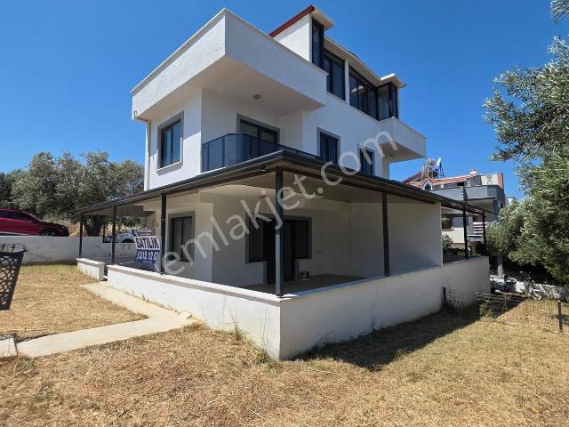 Gömeç Karaağaç Satılık 3+1 Denize 150m Müstakil Konum Köşe Villa