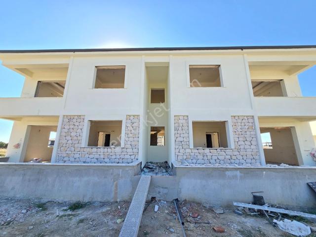 Gömeç Sahilde Havuzlu Sitede Satılık 1+1 Daireler