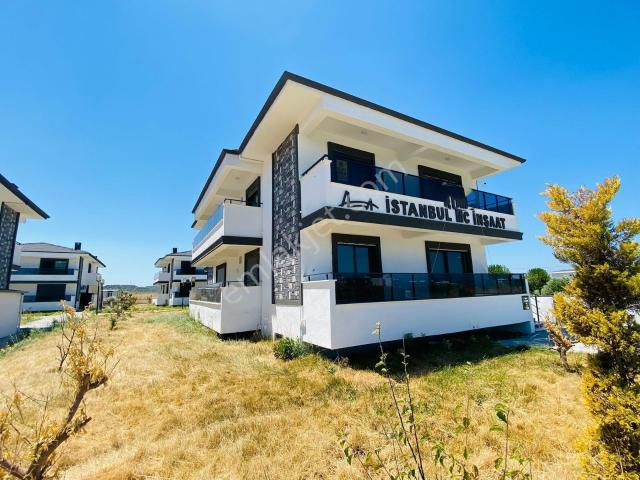 Gömeç Yaya Mahallesinde Site İçerisinde Satılık 1+1 Daire