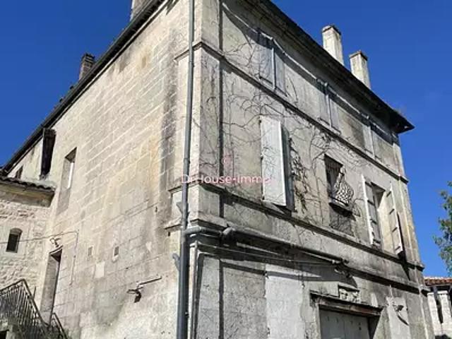 Gond Pontouvre 16160 Achat / Vente immeuble au dernier étage parking