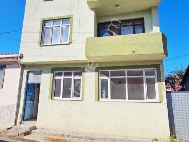 Gönen Sarıköy'de Satılık 3 Katlı Müstakil Bina