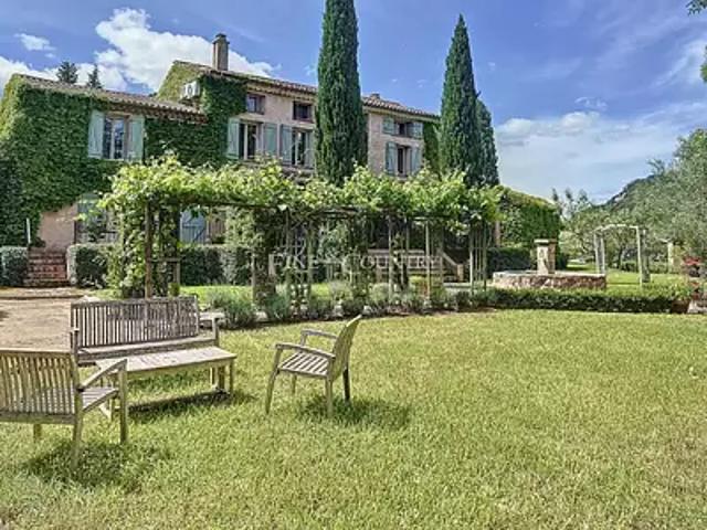 Gonfaron 83590 Achat / Vente maison 9 pièces t9 piscine