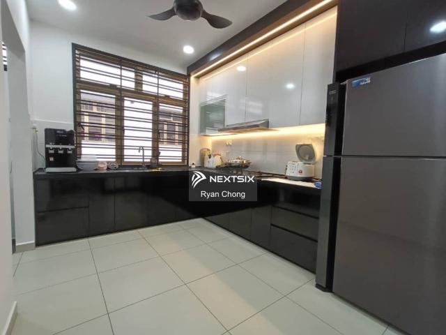 Good and quiet precinct Rare unit for sale on the market Renovated unit Facing south Freehold title 24 hours gated & guarded