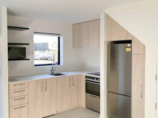 Good as new two bed, two bath townhouse with allocated carpark!