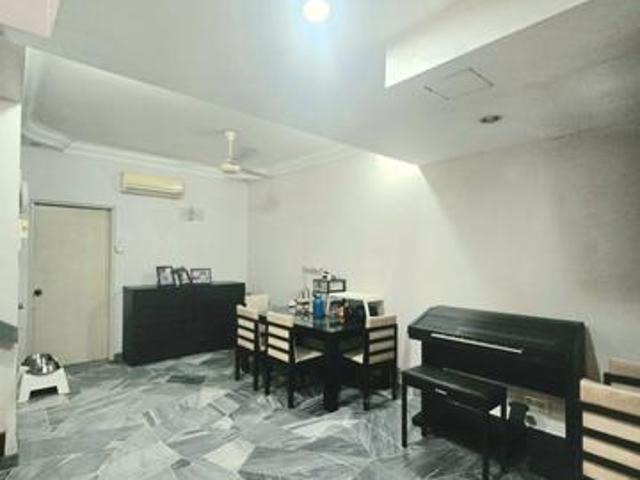 Good condition 2 Storey USJ 11 Taipan and LRT Station Subang